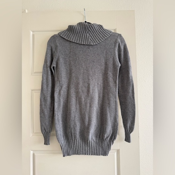 LA Made Revolve Gray Turtleneck Sweater Size XS - Picture 3 of 4